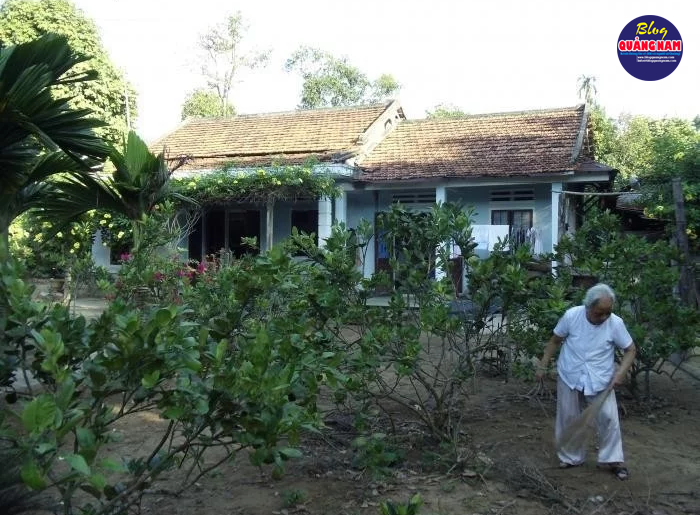 Cho đến những cụ già vẫn nồng nàn hiếu khách 